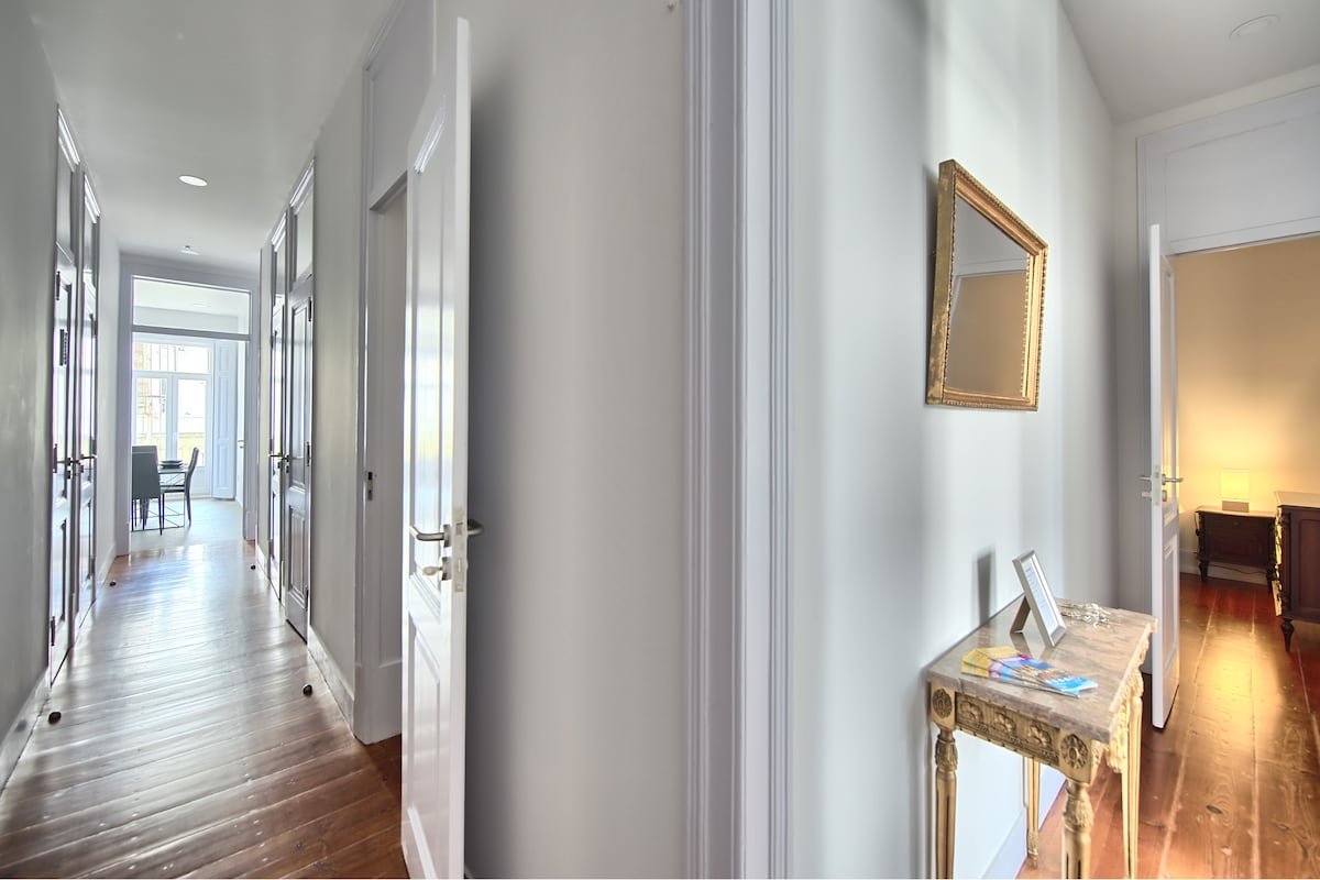 Lisbon Comfy Apartment – Metro at the door gallery image 3