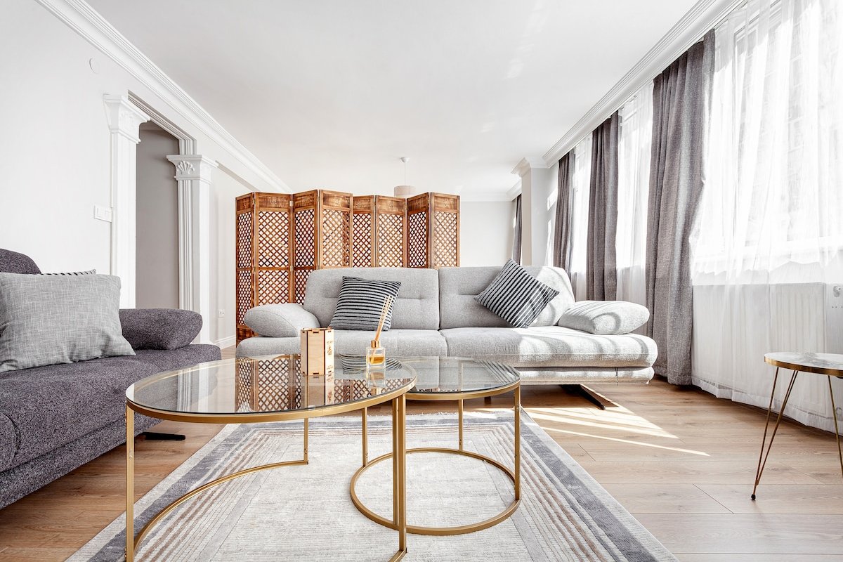 Modern &Spacious 4BR-2BA. Main Street Metro &Lift gallery image 3