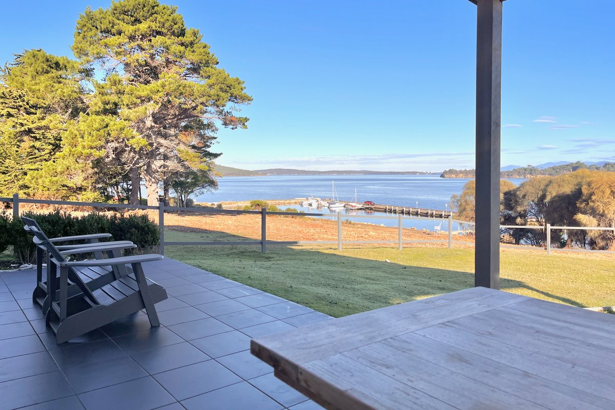 Waterfront Bruny Island Stay; Beach, Views, Luxury