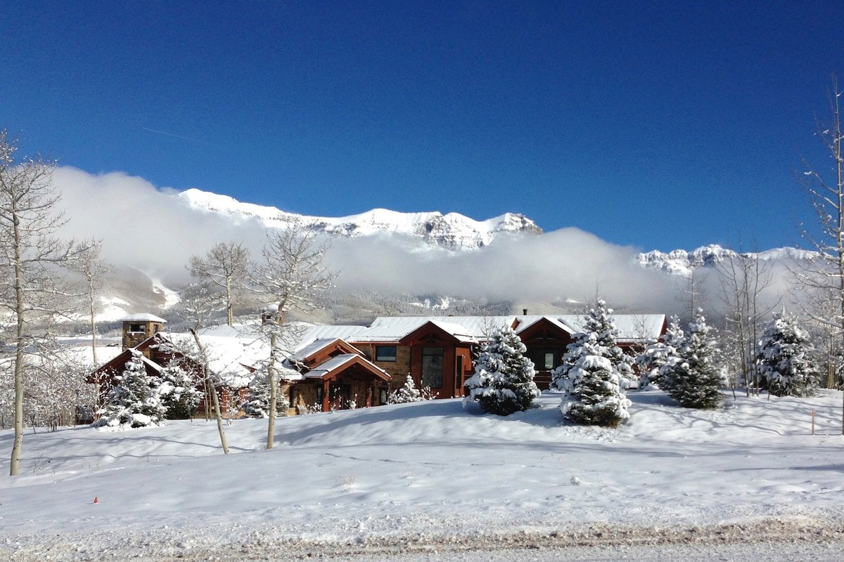 Amazing Views, Golf Sim, Hot Tub, Good for Groups!