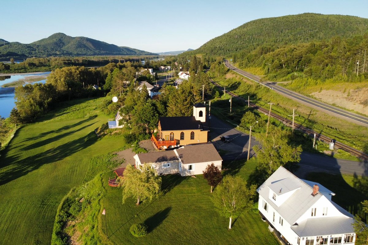 Island View Cottage: Waterfront-BBQ-Hottub-AC-Wifi