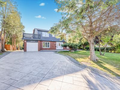 Spacious RougeView Home|2 Kitchens & 8-car Parking