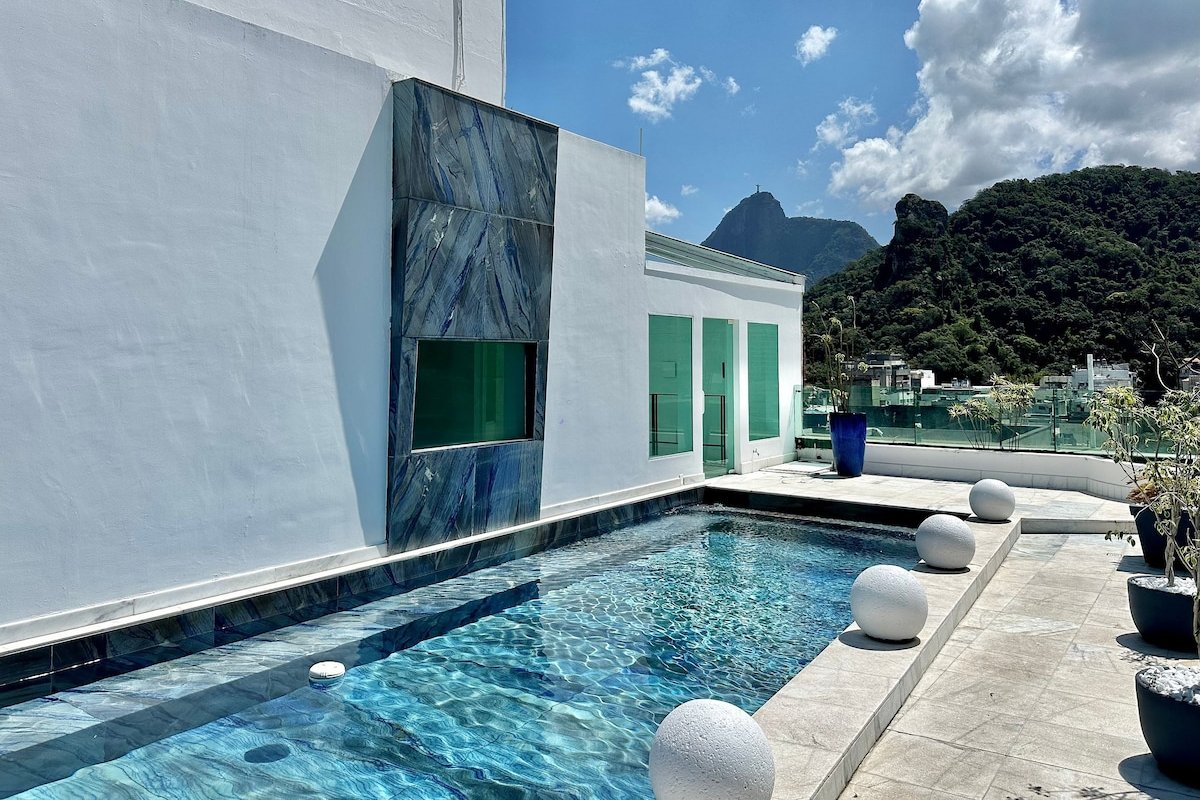 Luxury Beachfront Penthouse in Copacabana gallery image 3