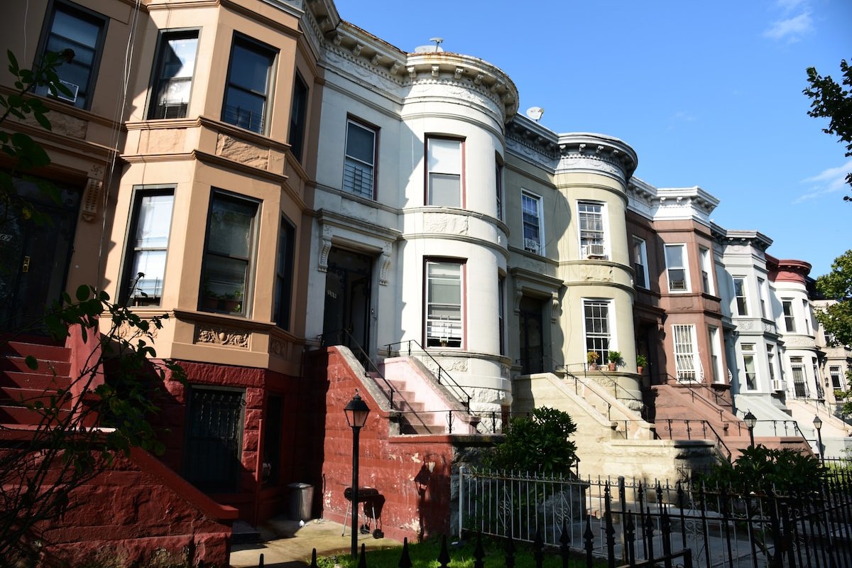 6 BR, 4 Full Bath Duplex With Washer & Dryer gallery image 2