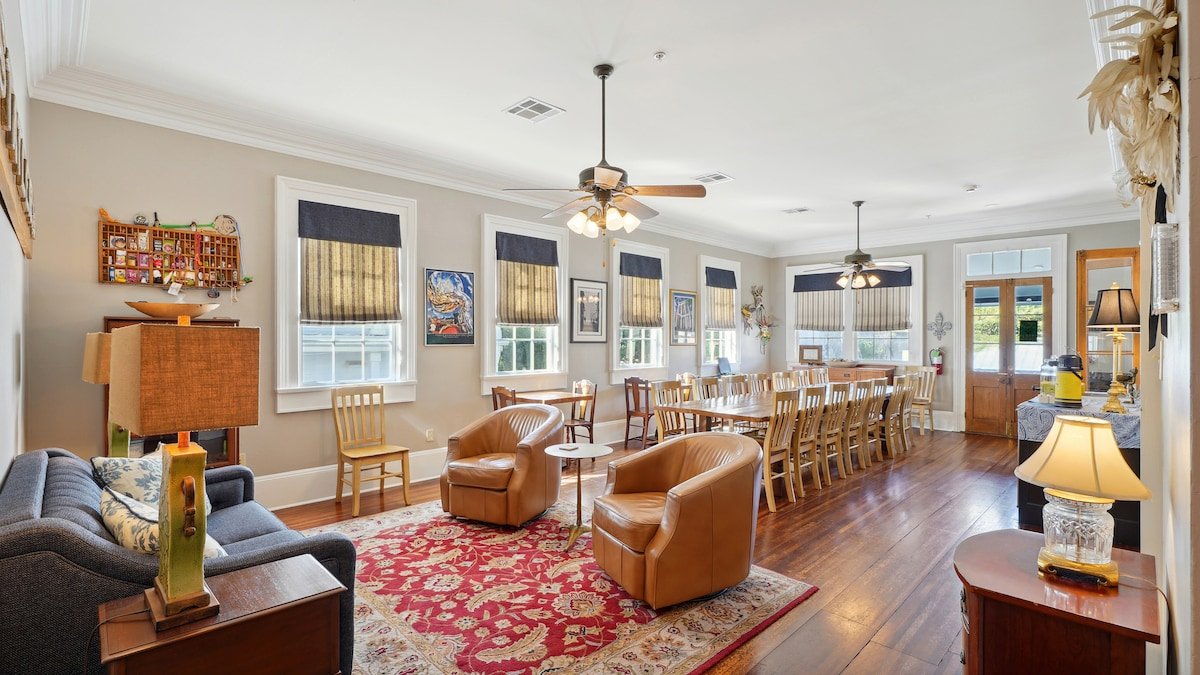 Rent entire 9BR/9BA Bed & Breakfast with Pool gallery image 2