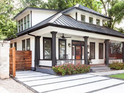 Austin Charmer…Steps to Lake Trails and Downtown