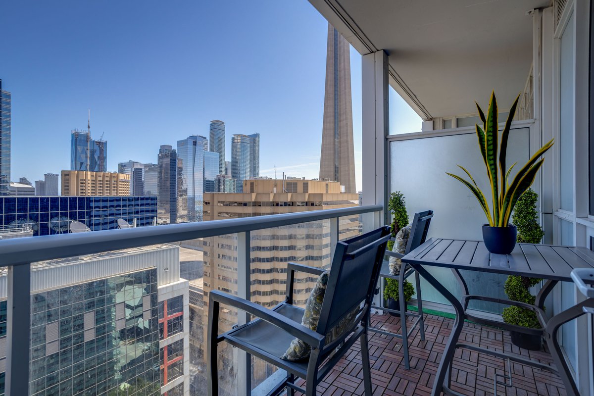 Airbnb Friendly- Sleeps 6 With FreeParking!