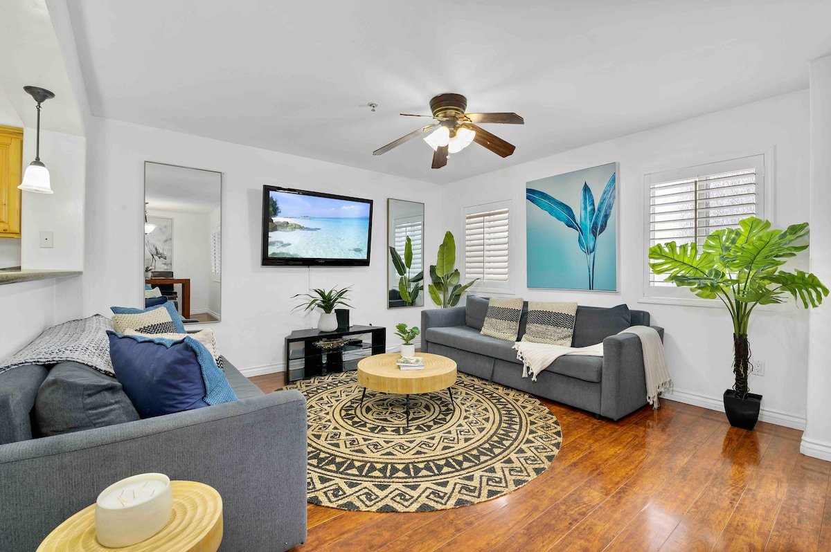 MB Contemporary 4BR/3BA Steps to Sand with Garage gallery image 3