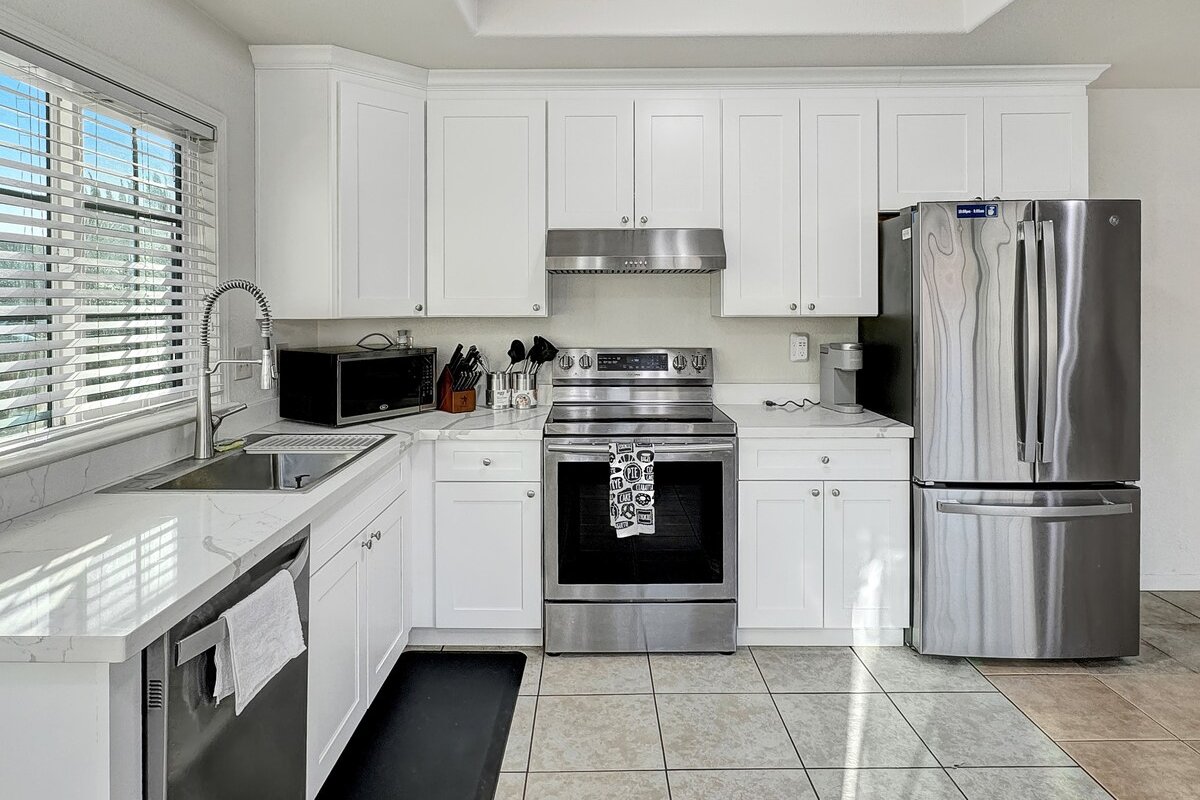 2Homes_3K,2Q,8S,8SB_Slp26_EzFwy_EV_AC_Kit_BBQ_5021 gallery image 3