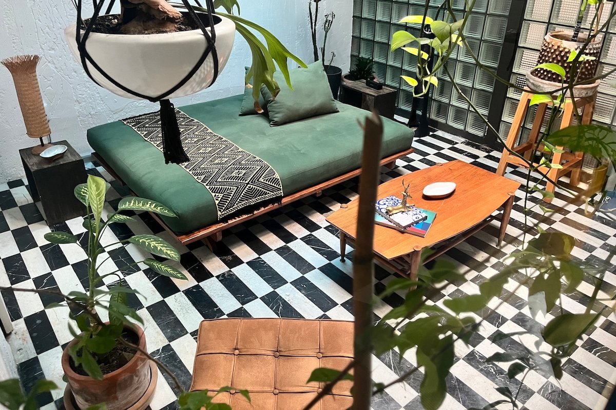 Gorgeous 1940s biblioteca turned private apartment gallery image 2