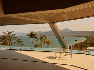 ‘The Edge’ Unique luxury experience