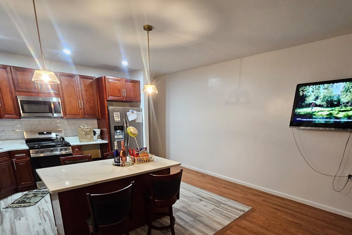 3BR Brooklyn Retreat Near NYC Quiet, Comfortable gallery image 4