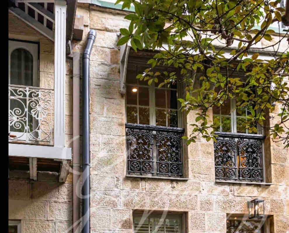 A Touch of Soho: Luxurious Sandstone Residence gallery image 2