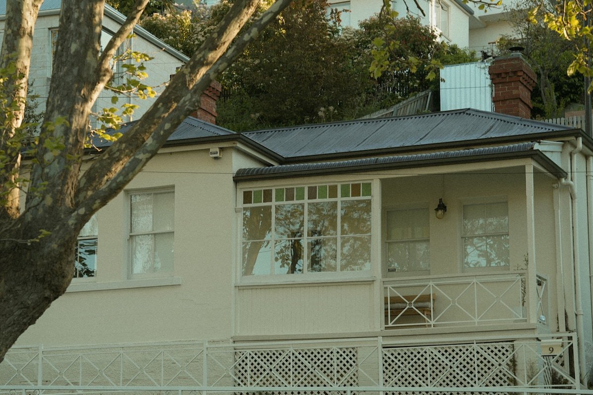 Cottage on Quayle | Romantic & Family Stay Hobart gallery image 3