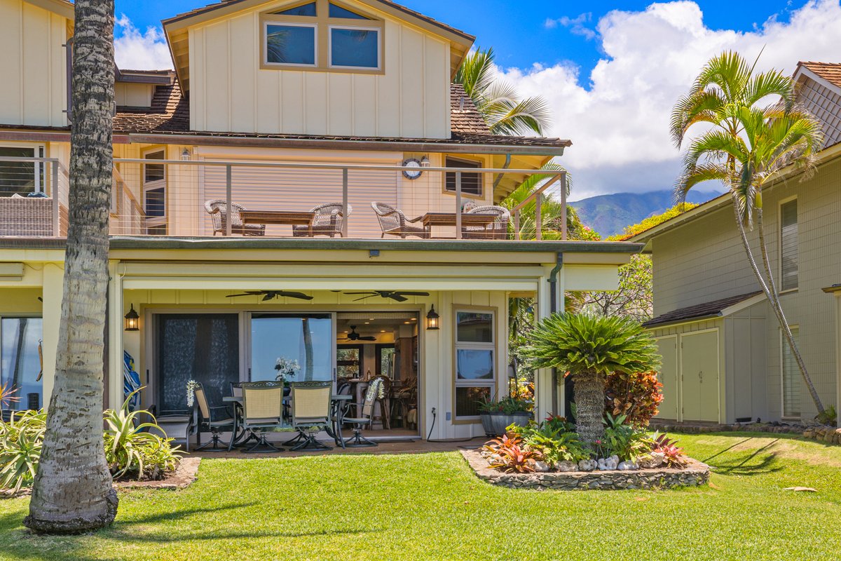 OCEAN FRONT | POOL! Walk to the Beach! 3 KING BEDS