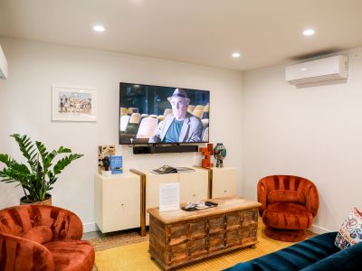 1 min walk to beach. Parking. Ocean View Rooftop