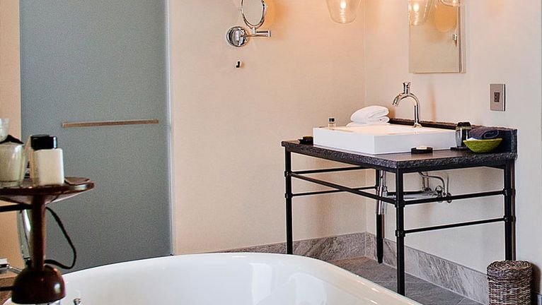 Epako Safari Lodge Waterhole Suite