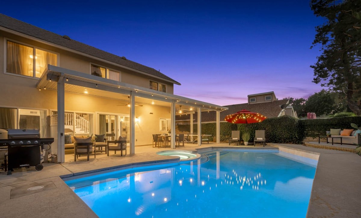 177 Modern Retreat: Pool, SPA-New Lux Furniture gallery image 2