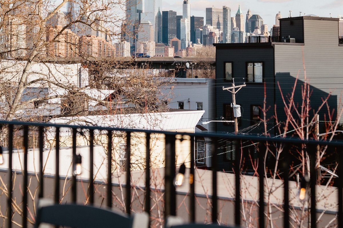 3BR Luxe Rooftop Home | 6 Beds | NYC & EWR Nearby gallery image 4