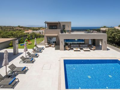 Spa & Wellness Luxury Villa: H. Pool •Gym•Sea 100m