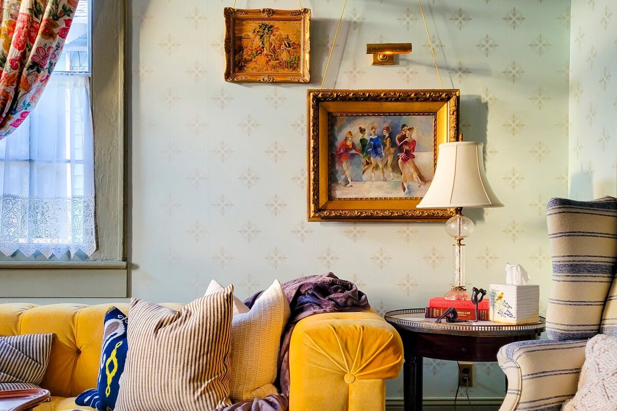 Eclectically Appointed Home w Salt Water Pool/Spa gallery image 5