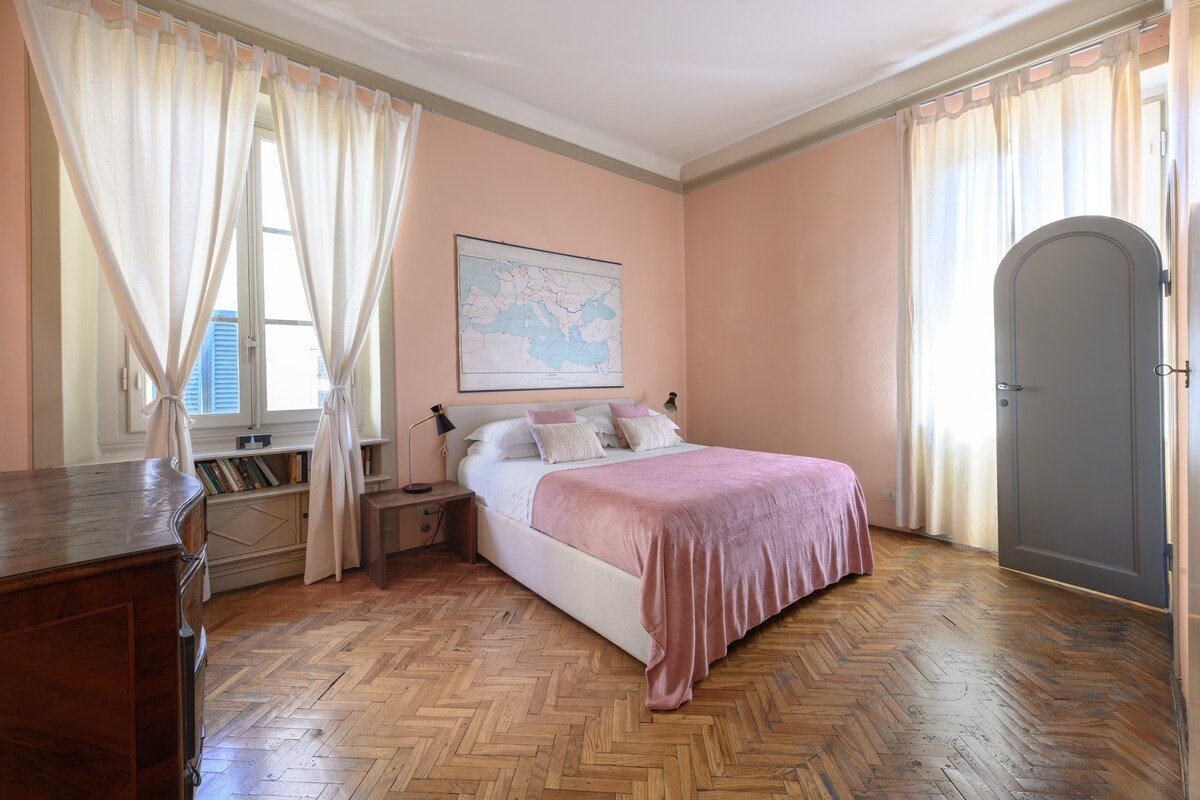 Vasari Flat, Florentine Getaway Near Ponte Vecchio gallery image 5