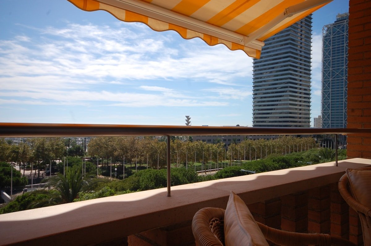 APARTMENT SEA VIEWS IN BARCELONA gallery image 3