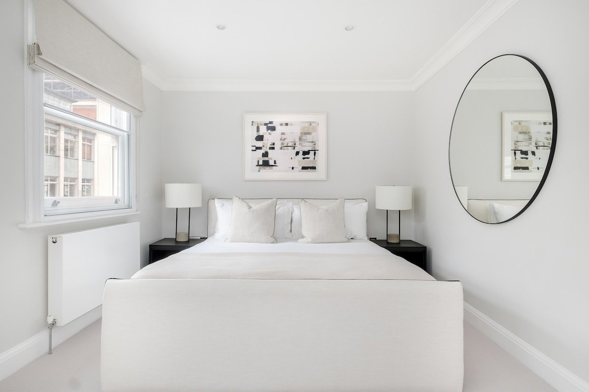 Modern London home w/ full kitchen gallery image 5