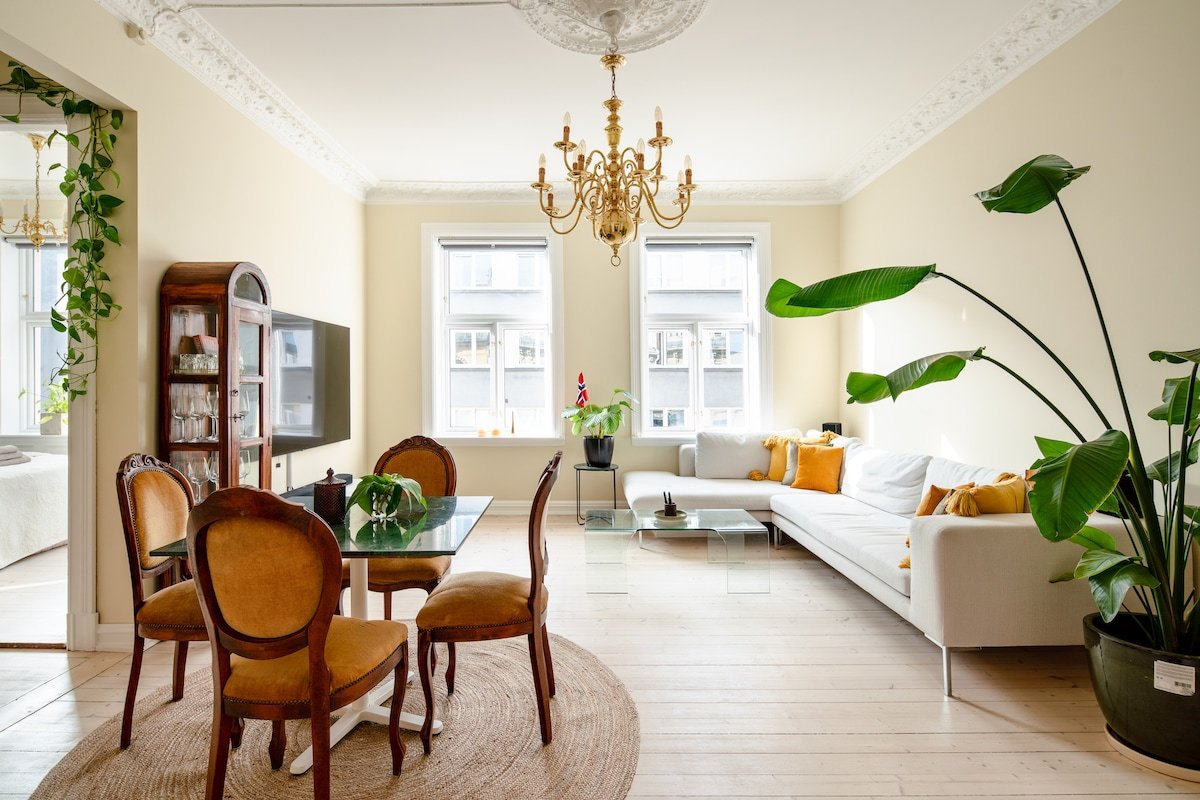 Classical City Central Apartment. 2 Bedroom. gallery image 2