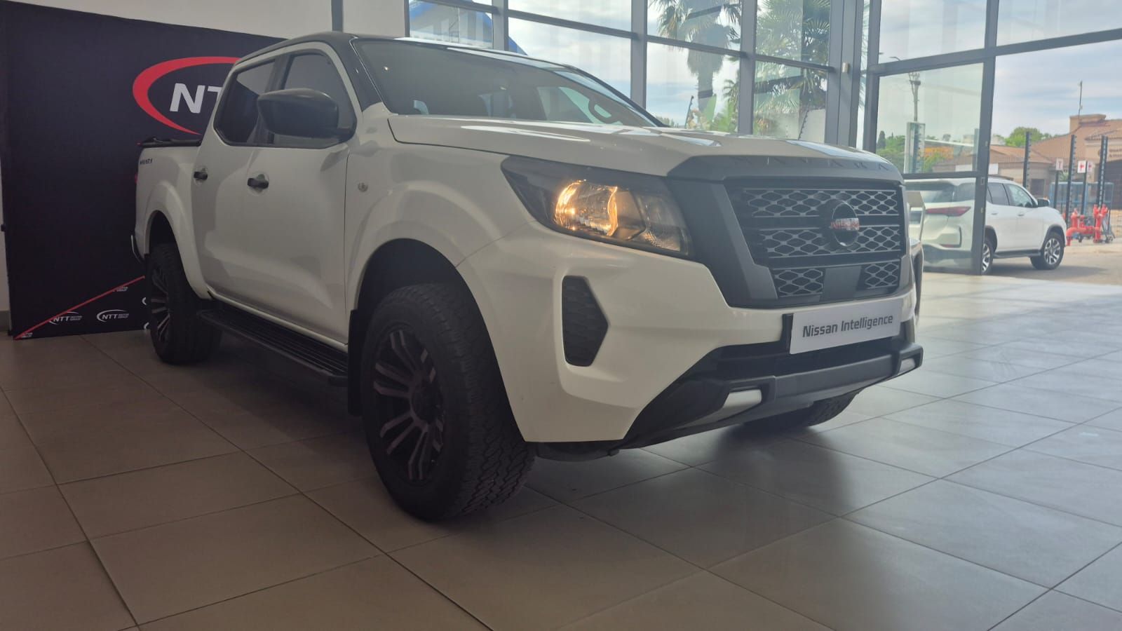 NISSAN NAVARA 2.5DDTI SE PLUS  for Sale in South Africa