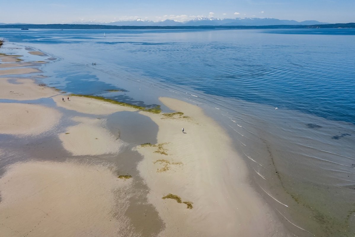 Historic 6 Bedroom Bayside Home With Private Beach gallery image 4