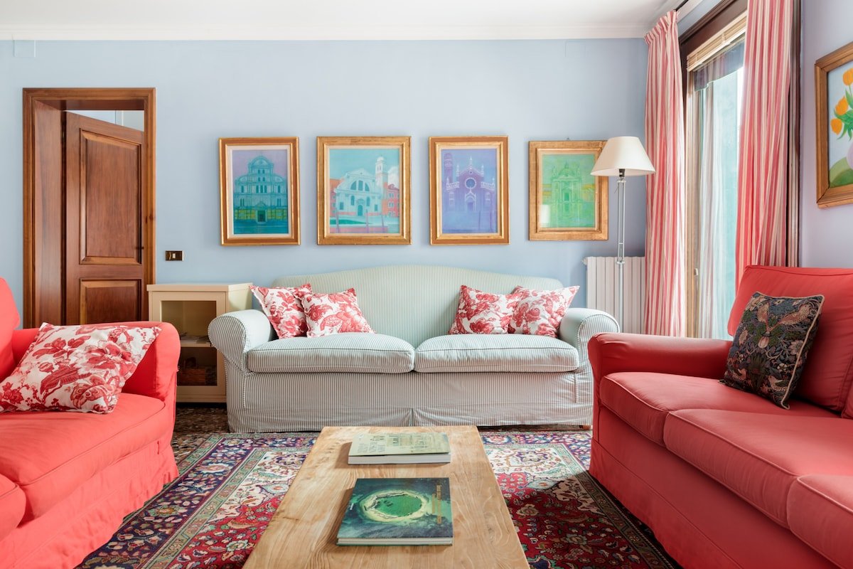 Colorful Apartment Overlooking the Rio Marin Canal gallery image 2