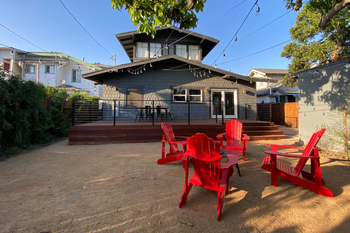 Craftsman Retreat: 4 bedrooms & 2 living rooms