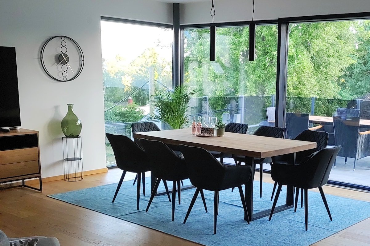 Penthouse Blick UNO und Kaiserw. gallery image 2