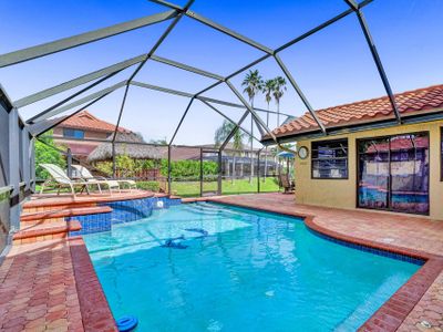 Spacious 4-BR Villa, Heated Pool & Gourmet Kitchen