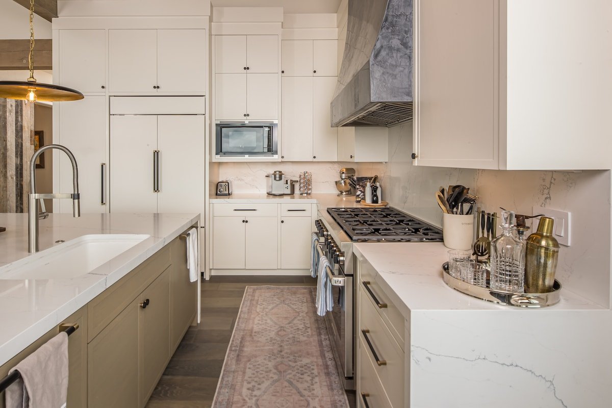 Luxury Townhome | Hot Tub & Mountain Views gallery image 4