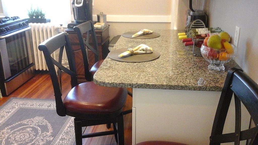 2 apartments in the heart of downtown Newport gallery image 4