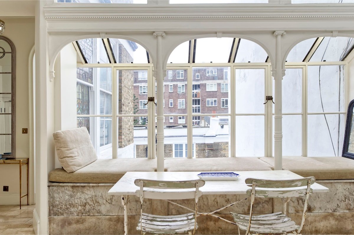 Grand 2 bedroom Flat, Kensington gallery image 3