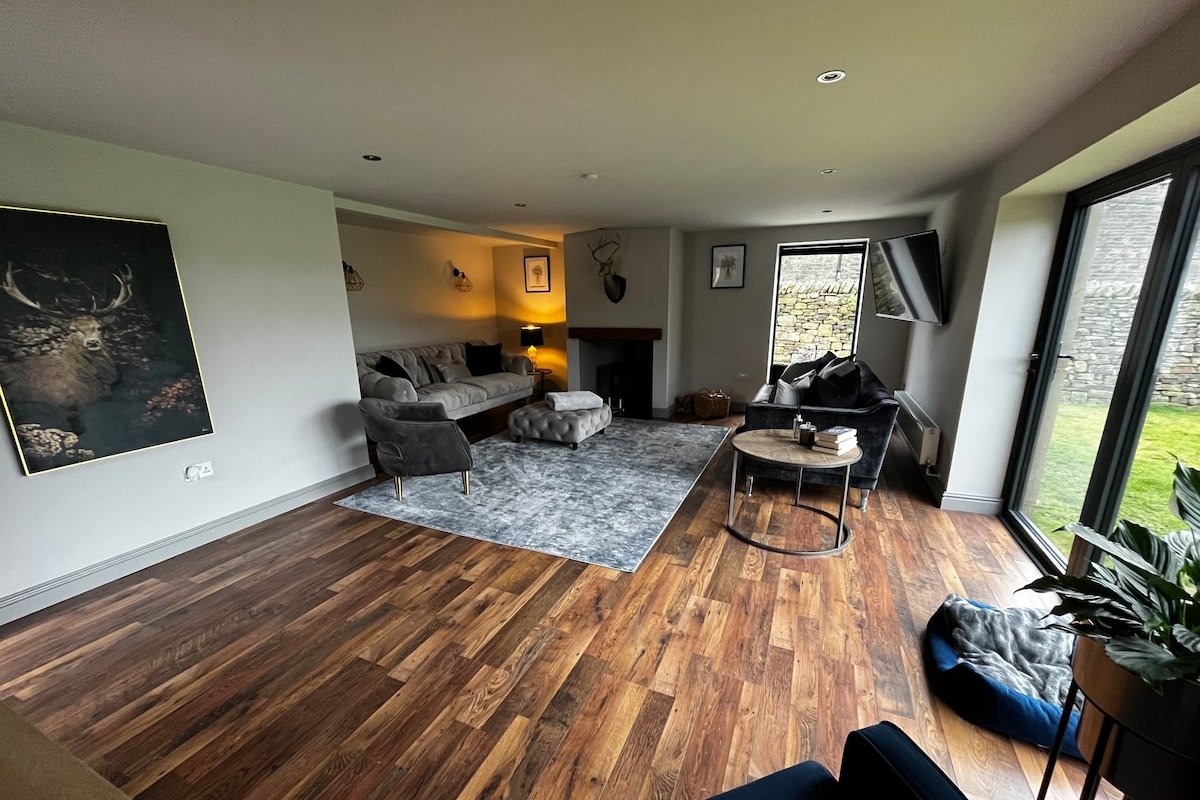 Luxury Barn in Saddleworth – Lake House gallery image 5