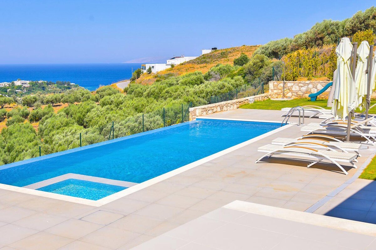 Villa Kallia, 3 BD, 3 BA, private pool, sea views! gallery image 3