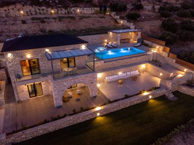 Villa Bespoke, sea view, heated pool, jacuzzi, 3BD