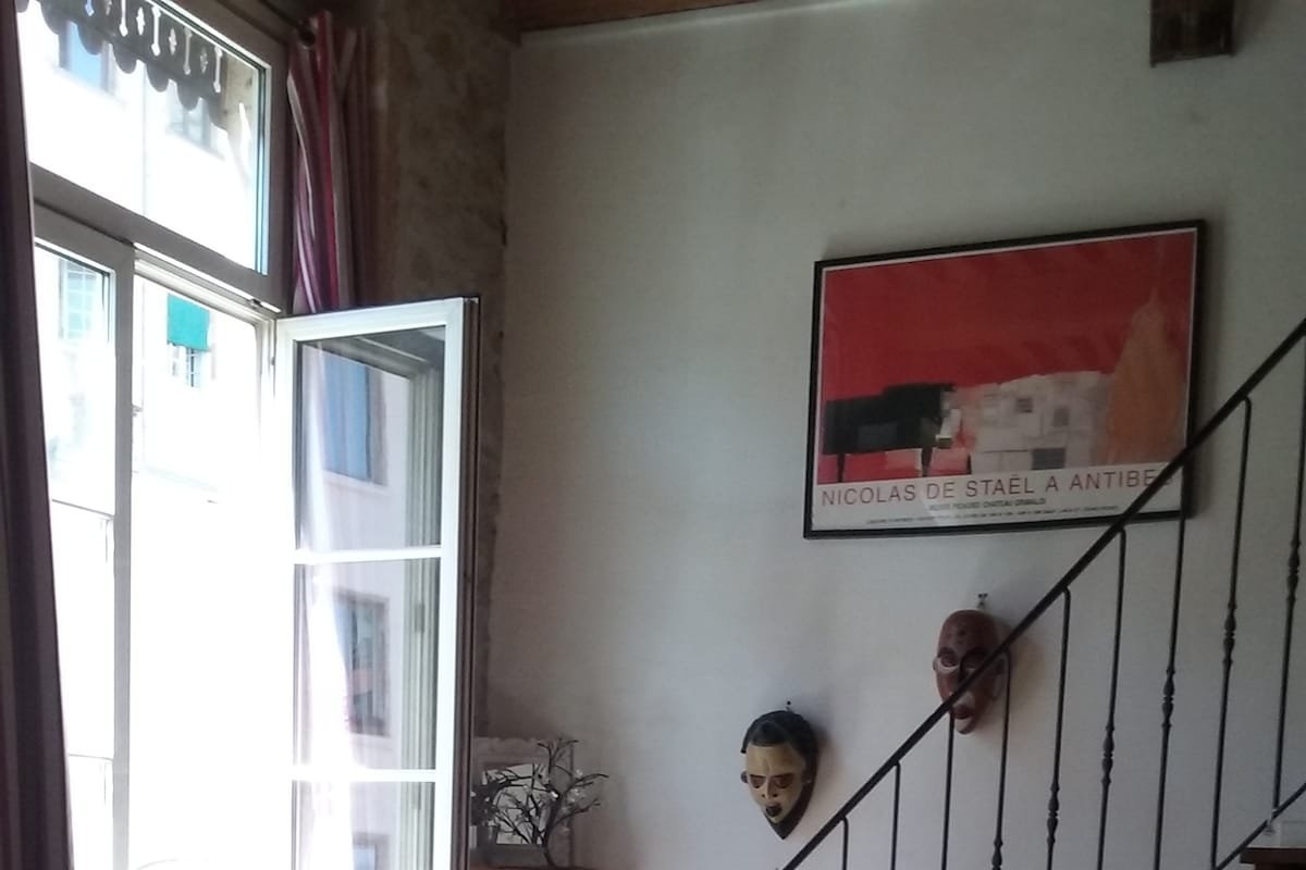 Spacious apartment in the district of Croix rousse gallery image 3