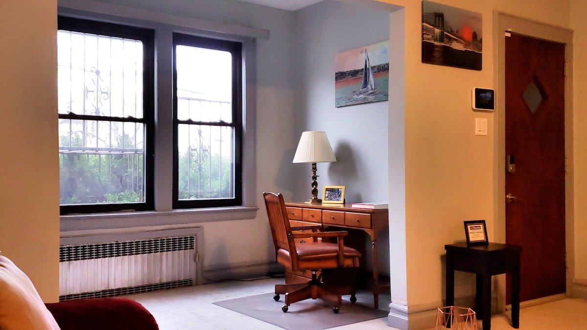 Clean, Comfy and Convenient NYC Suburb sleeps 16 gallery image 4