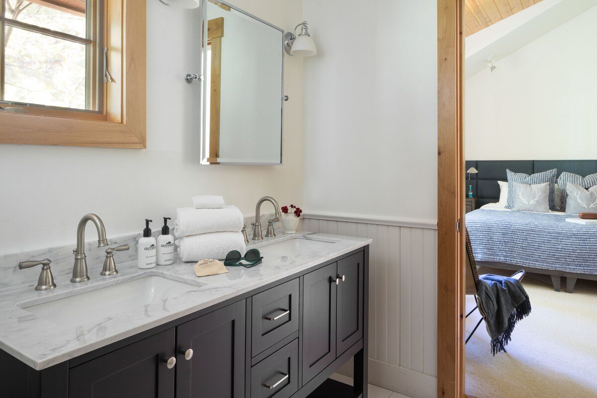 Outpost: Granite Ridge Chateau gallery image 3