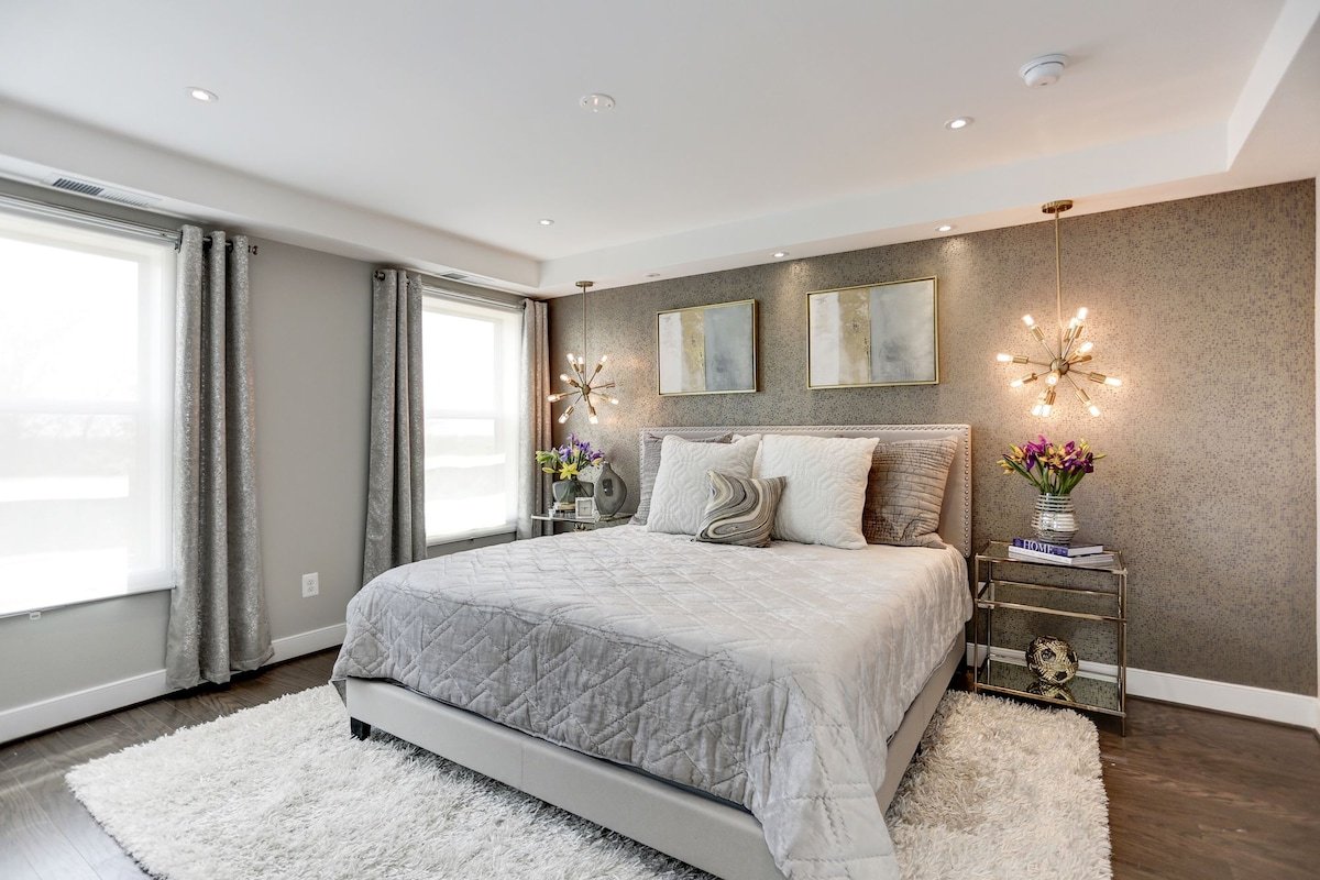 Lux Urban Retreat★Easy access to it all!★Fast WIFI gallery image 5