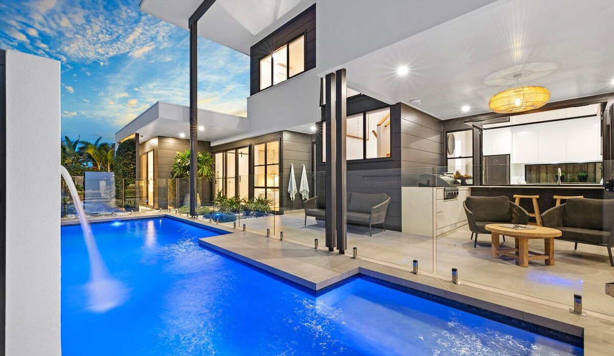 Solis – Luxury Casuarina House gallery image 4