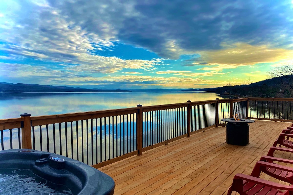 Waterfront 3-bedroom duplex, hot tub, 10 guests. gallery image 3