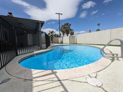 Mins to Strip 3 suite 5BR5BA One Story Pool House!