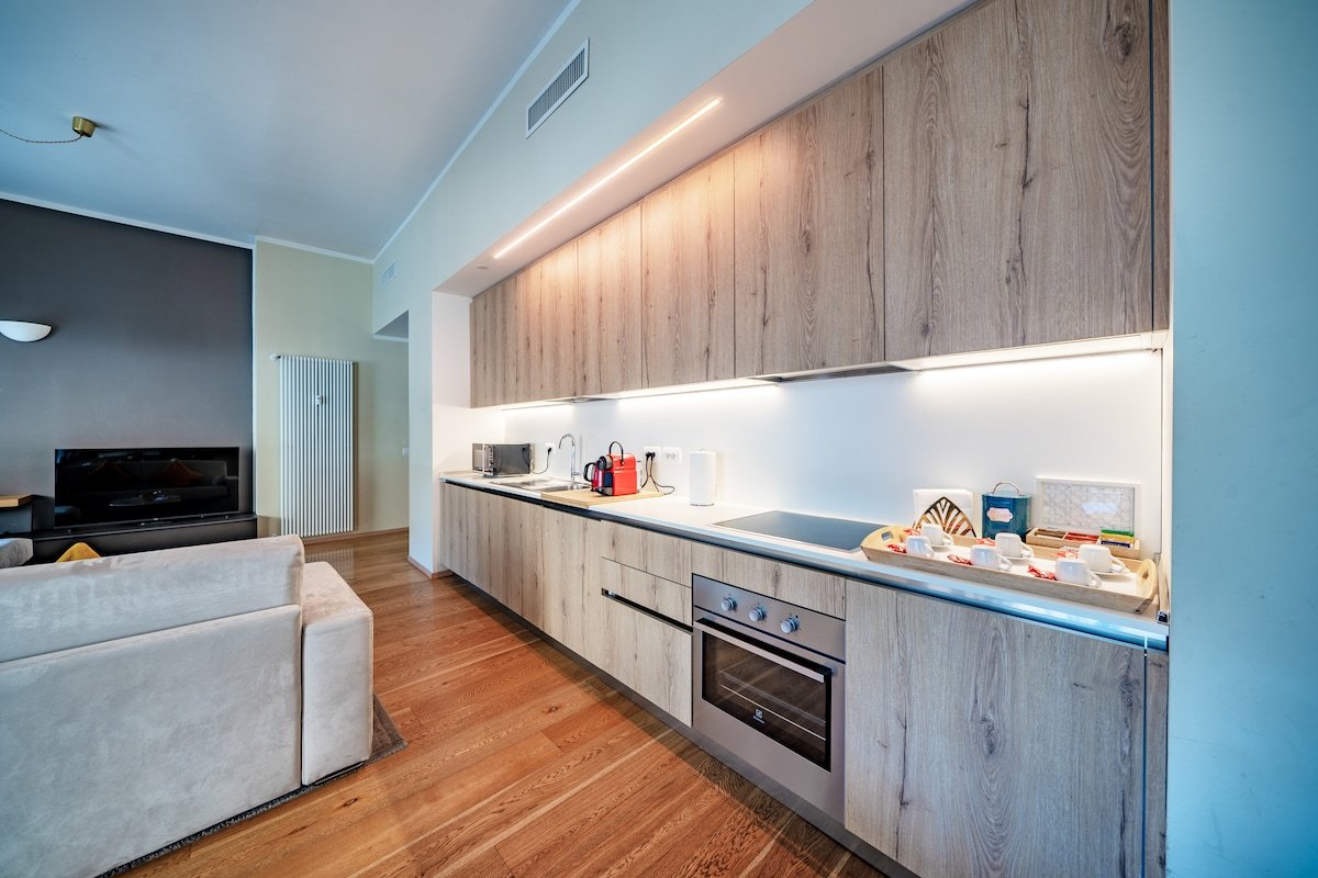 Stunning 4 Bedrooms, 10 Guests – Duomo District gallery image 5