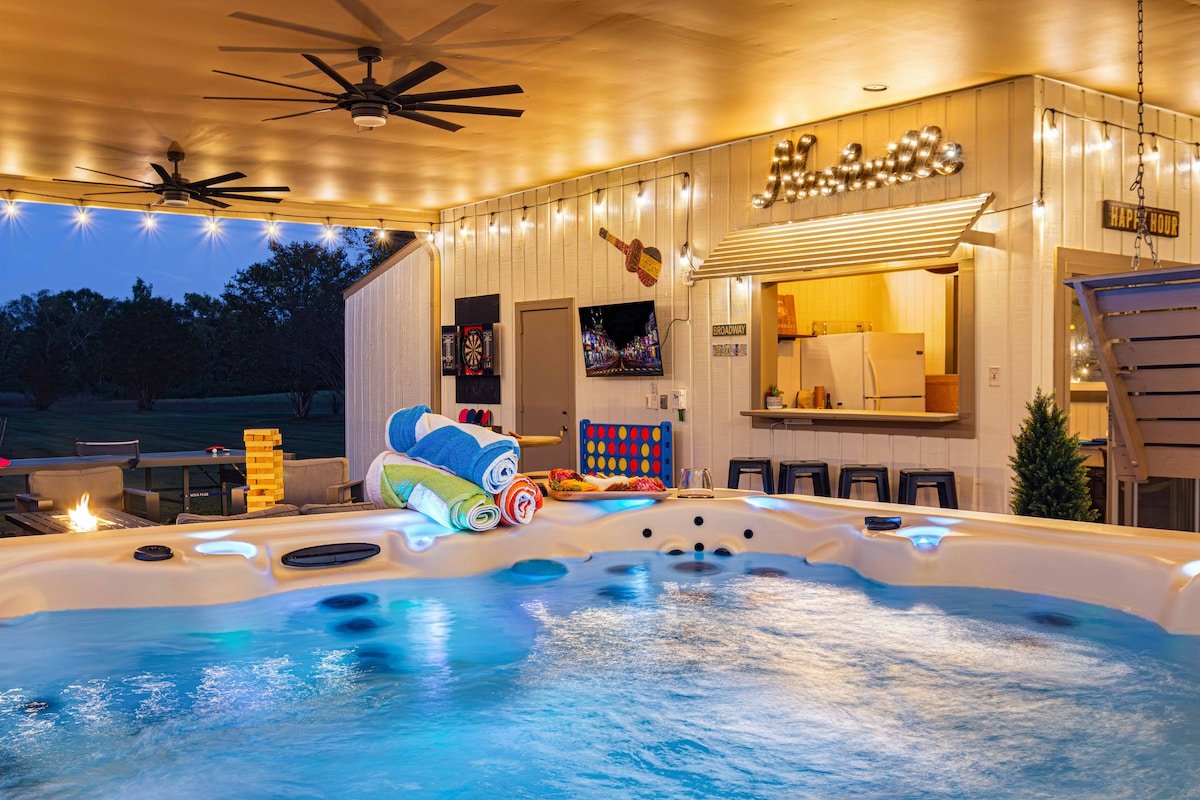 Outdoor Oasis – Hot Tub, 2 firepits, Bar, Music gallery image 3